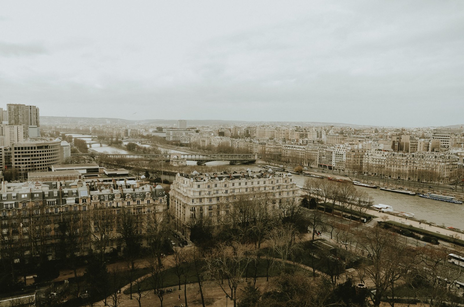 Comment sortir de Paris en cas de crise : guide complet de survie urbaine